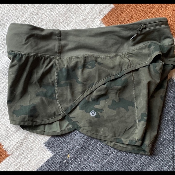 Lululemon speed shorts camo 6 - Picture 6 of 6